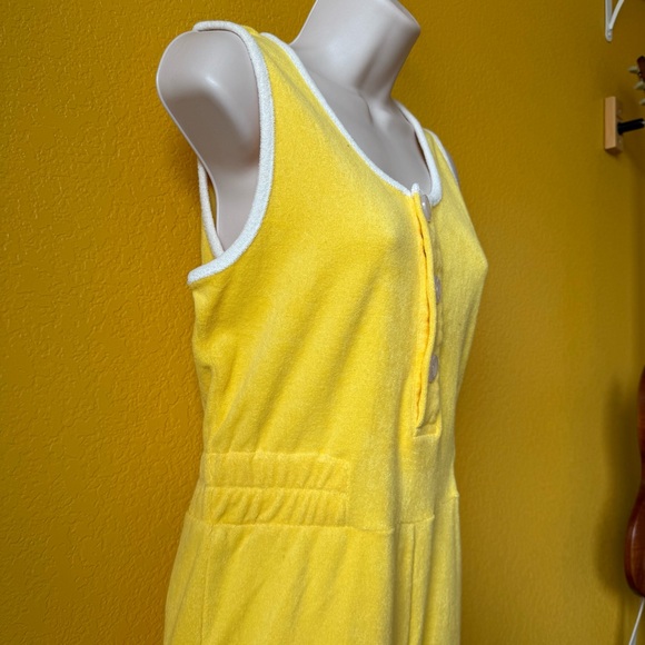 NWT Hammie’s Terry Cloth Romper with white piping in yellow poppy size small - Picture 4 of 9